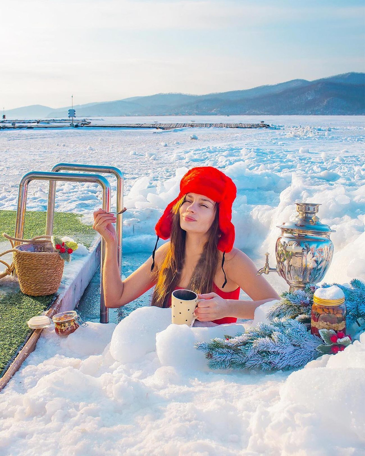 Tuy nhiên, "nàng tiên cá" xinh đẹp này cho hay, bản thân không bơi dưới nước lạnh quá hai phút/một lần.