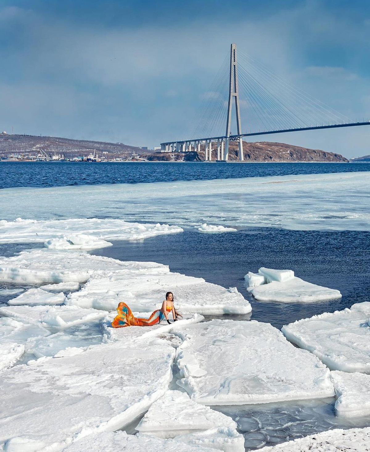 Sau đó, cô nàng dần nâng cấp với những bộ vây 3D chân thật hơn.