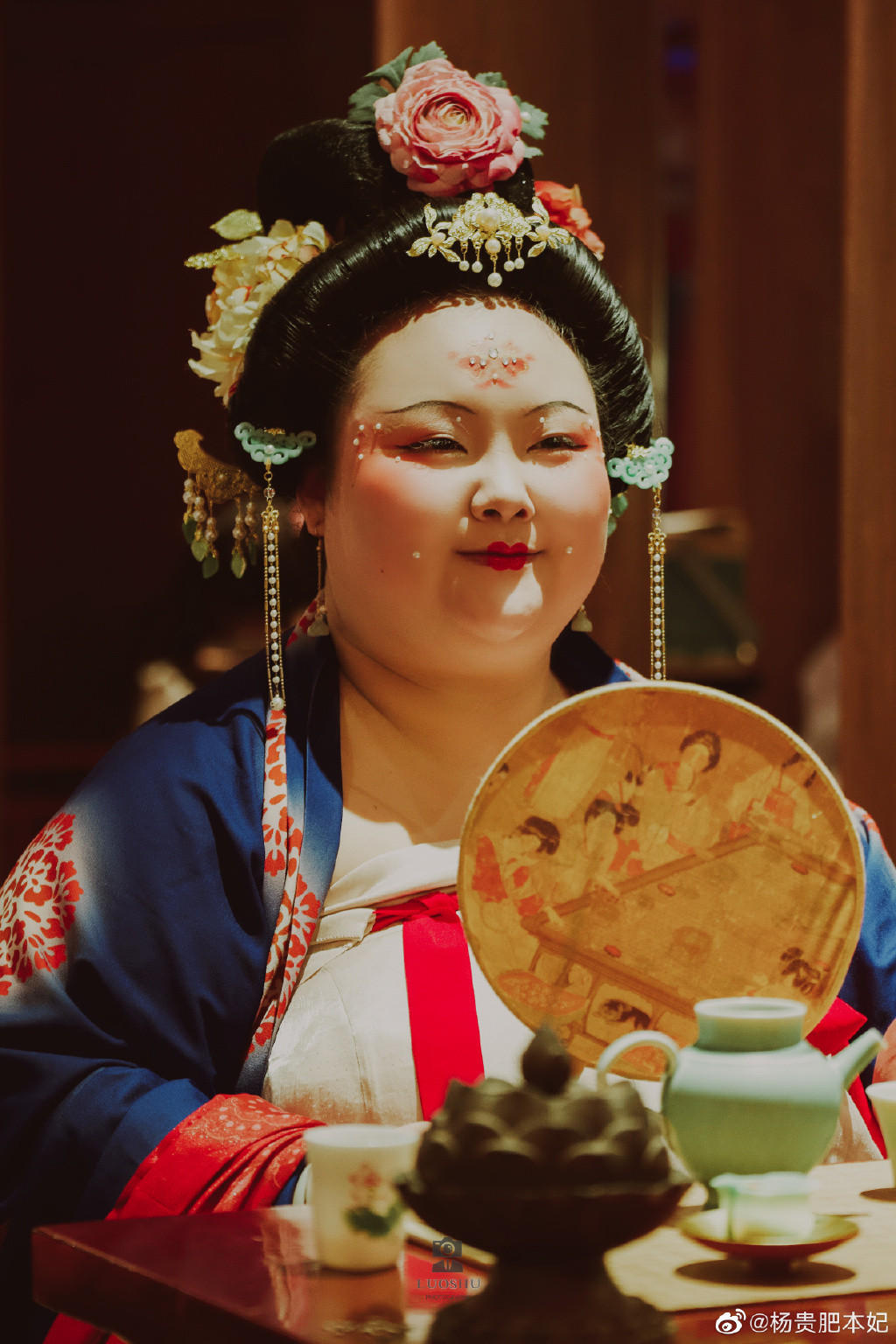 Ngoại hình của Vương Vũ trong bộ Hán phục gây chú ý.