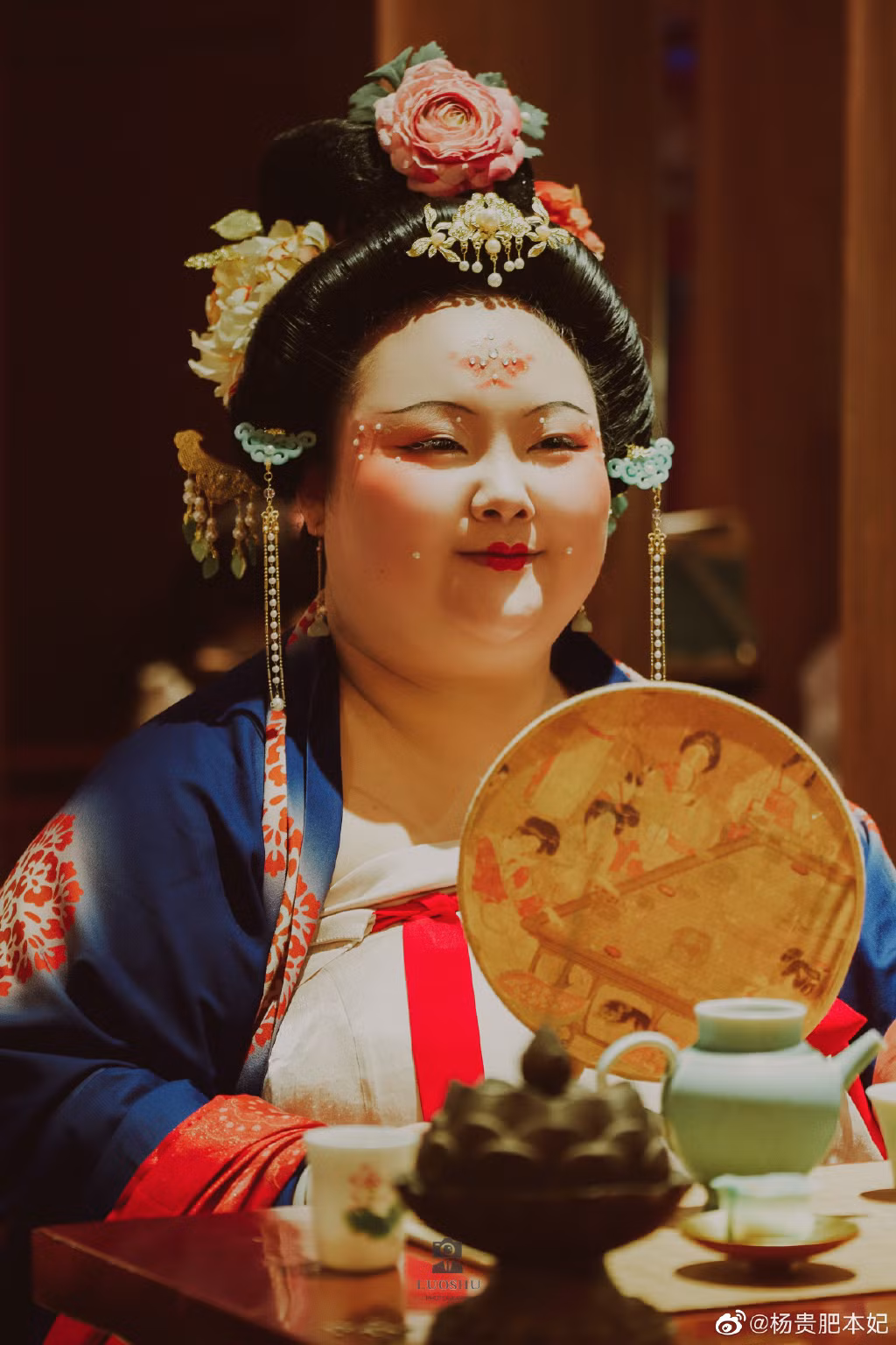 Ngoại hình của Vương Vũ trong bộ Hán phục gây chú ý.