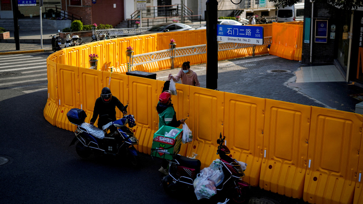 Lệnh phong tỏa đã làm gián đoạn cuộc sống sinh hoạt cũng như các hoạt động kinh doanh ở trung tâm tài chính này.