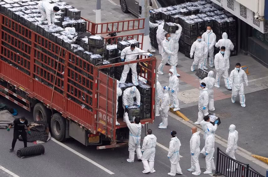 Hàng chục nghìn nhân viên chống dịch từ các địa phương khác đã được điều động tới Thượng Hải.