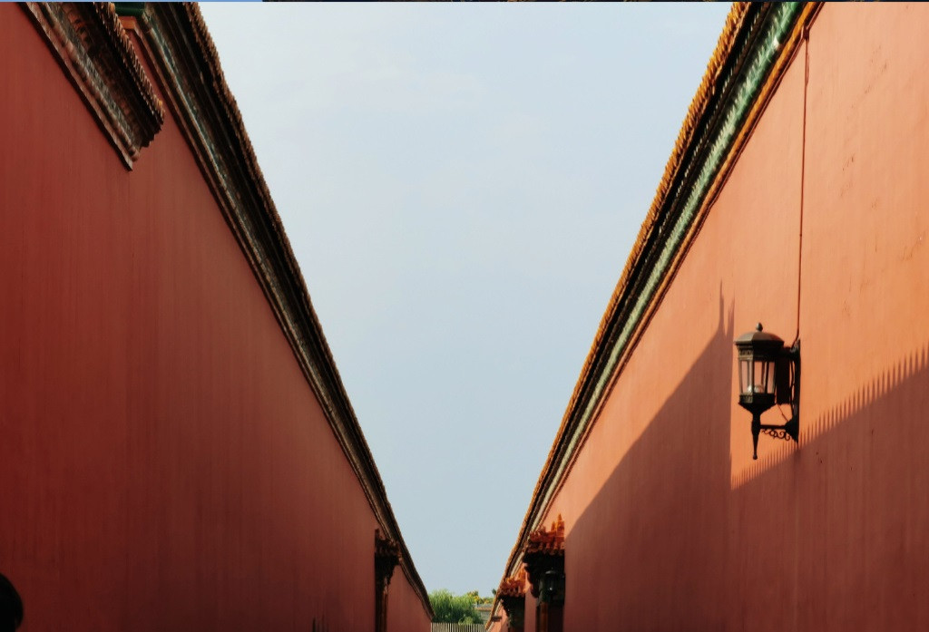 Trong khoảnh khắc thu lặng lẽ tới, người dân dường như vẫn cảm thấy nhiều hơn cái oi ả của trời hạ.