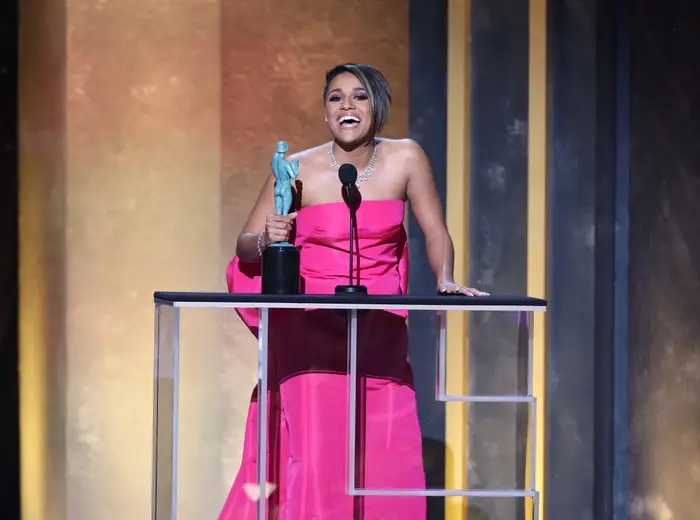 Ariana DeBose trở thành người phụ nữ da màu công khai đồng giới đầu tiên và là nữ diễn viên người Mỹ Latinh gốc Phi đầu tiên giành được Giải thưởng SAG cho diễn xuất.