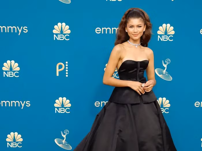Tại lễ trao giải Emmys vào tháng 9, Zendaya trở thành người phụ nữ da đen đầu tiên và là người trẻ nhất hai lần giành được giải Nữ diễn viên chính xuất sắc nhất hạng mục phim truyền hình.