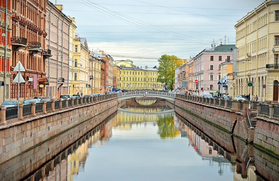 Lời đồn về việc nhìn thấy linh hồn của một cô gái gần kênh Griboyedov ở St.Petersburg trong một đêm mù sương từng khiến không ít người khiếp sợ. Theo mô tả, mặt cô ấy tái xanh vì ngạt thở, trên cổ có vết đỏ lớn do dây thừng gây ra. Đây được cho là linh hồn của nhà cách mạng nổi tiếng Sophia Perovskaya, người đã ám sát Sa hoàng Alexander II và bị treo cổ vì hành vi này.