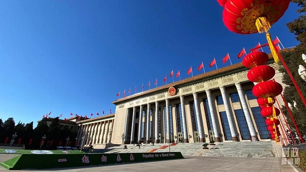 Đại lễ đường Nhân dân trang hoàng chu đáo để chuẩn bị cho sự kiện đặc biệt này.