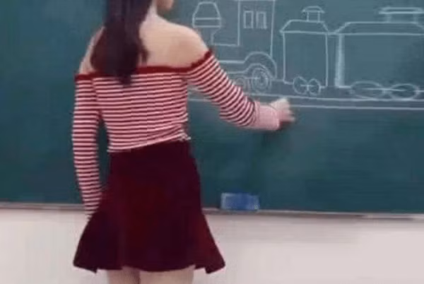 Co giao an mac thieu vai khi giang bai tren lop gay tranh cai