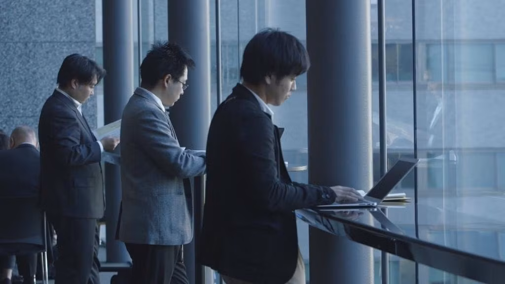 Tại Nhật Bản, thuật ngữ này còn dùng để chỉ những người tự tử do áp lực công việc.