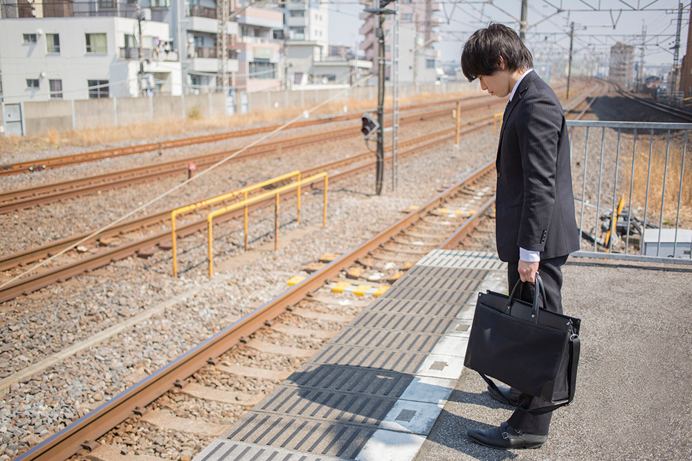 Thậm chí tại đây có có một thuật ngữ riêng "karoshi" để gọi những người qua đời vì làm việc quá sức.