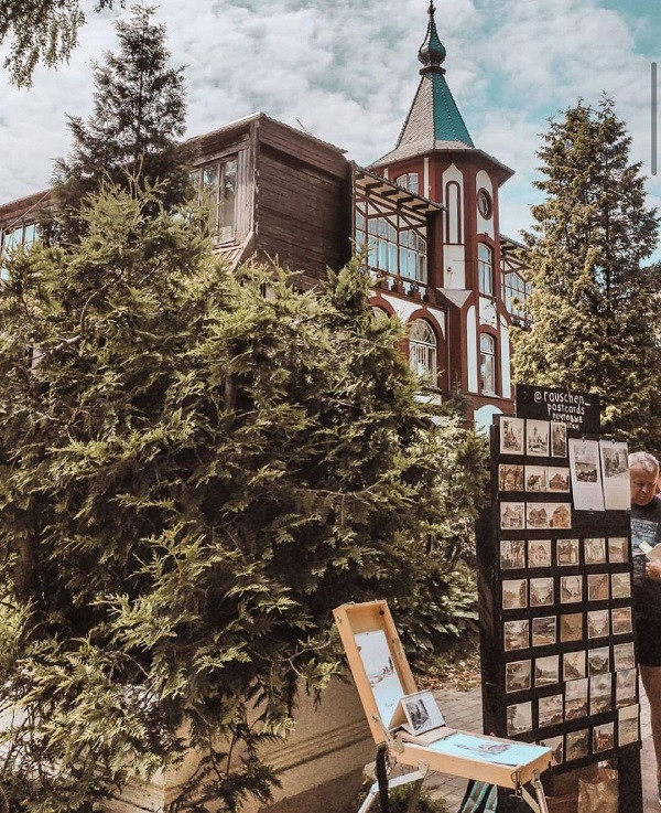 Cuộc sống buổi tối ở nơi đây khá yên tĩnh, đường phố cũng vắng người qua lại.