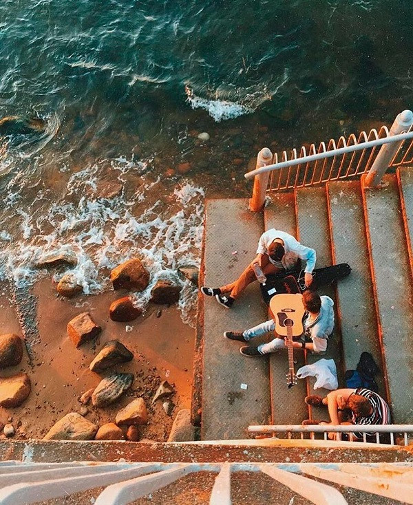 Những cơn gió nhẹ mang theo mùi cây cối hòa lẫn chút mùi biển tạo nên thứ hương vị đặc trưng của Svetlogorsk.