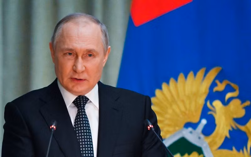 Tong thong Putin gay bat ngo khi tiet lo nghe nghiep cua to tien