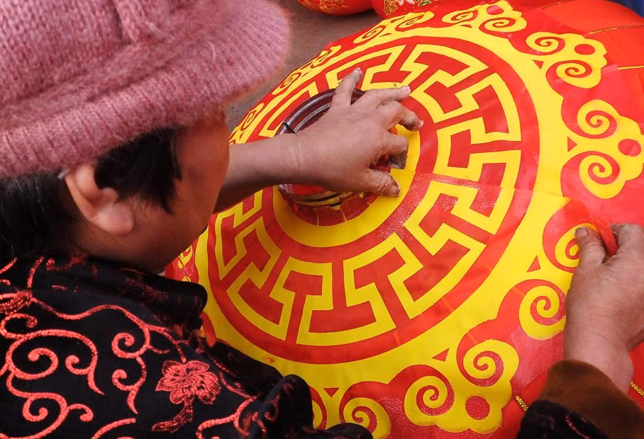 Mỗi công đoạn đều được người dân chăm chút tỉ mỉ.