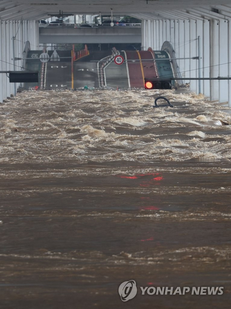 Cơ quan Khí tượng Hàn Quốc dự báo, mưa lớn ở thủ đô Seoul sẽ kéo dài đến đến hết ngày 11/8 với lượng mưa có thể lên tới 300 mm.