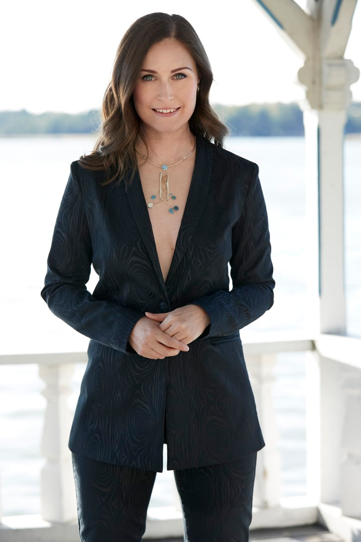 Thậm chí, một số ý kiến còn cho rằng bà là thủ tướng xinh đẹp nhất thế giới.