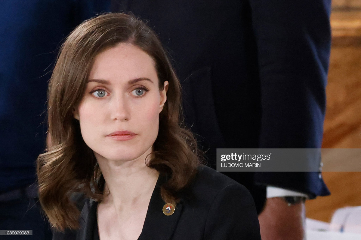 Vượt qua khó khăn, bà trở thành người đầu tiên trong gia đình vào đại học và bước chân vào chính trị từ khi mới 20 tuổi.