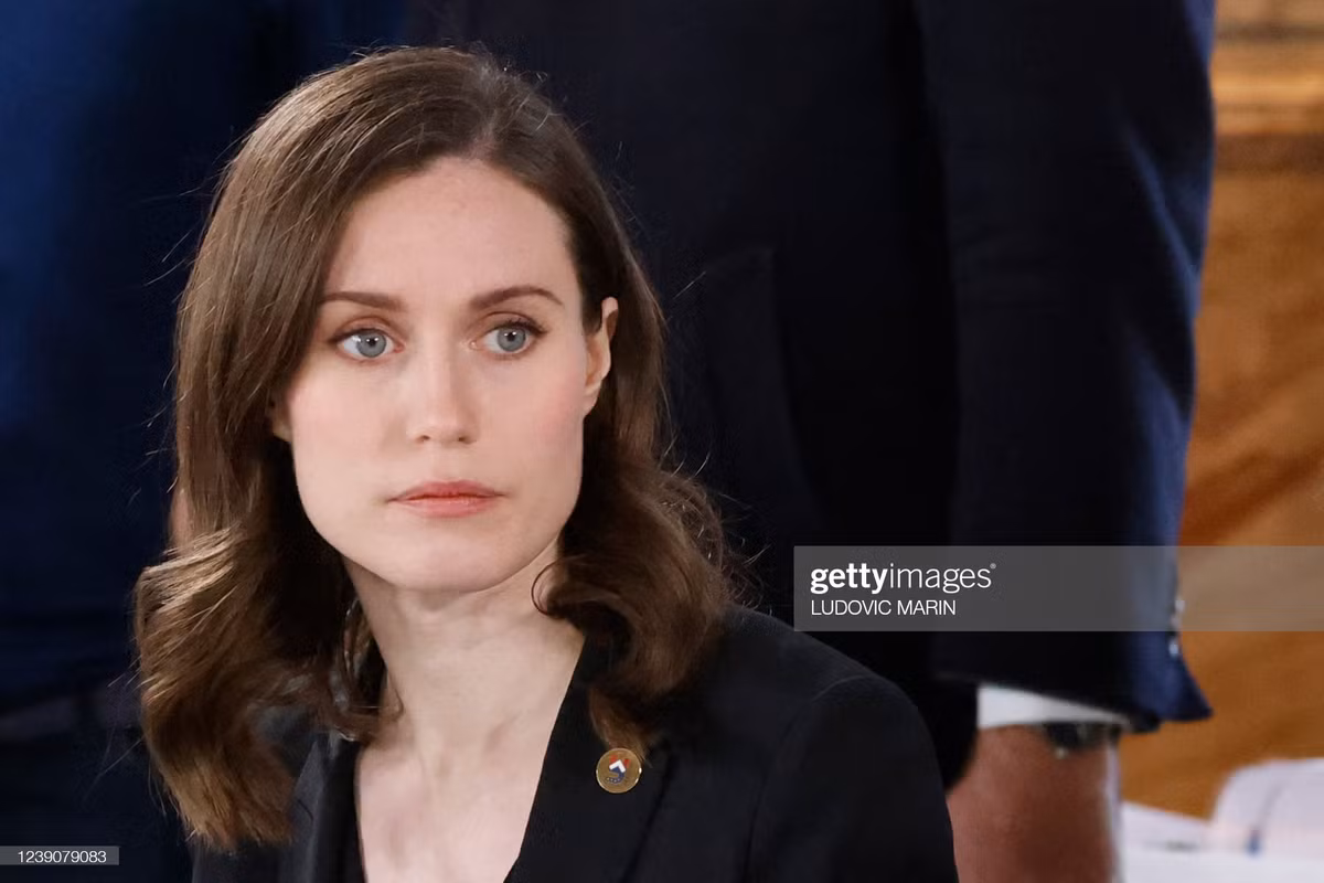 Vượt qua khó khăn, bà trở thành người đầu tiên trong gia đình vào đại học và bước chân vào chính trị từ khi mới 20 tuổi.