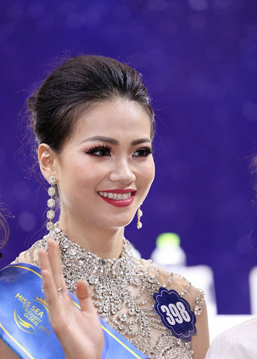 Một số cư dân mạng nhận xét, nhan sắc hiện tại của Hoa hậu Phương Khánh khác so với trước đây. Ảnh: Thế giới trẻ