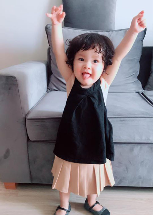 Hải Băng từng giấu kín bé Kem vì không muốn mọi người bàn tán về bé. Theo lời Hải Băng, cô chỉ mong con gái sẽ sống mạnh mẽ, vô tư và vui vẻ.