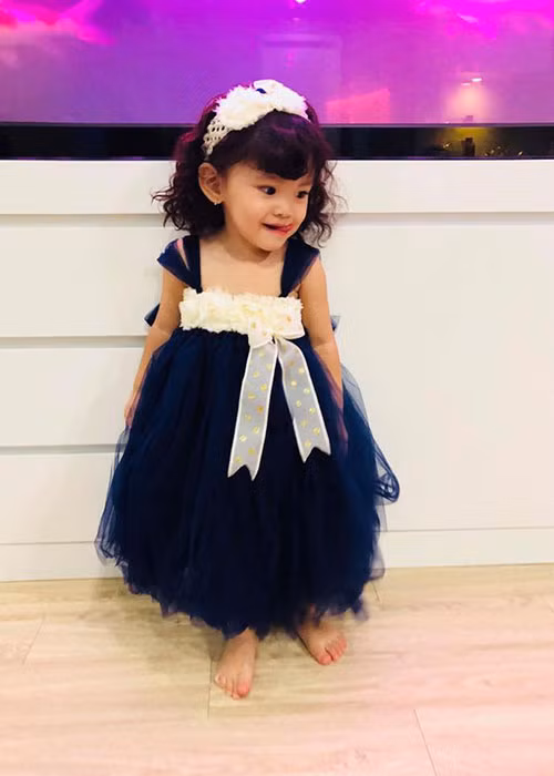 Nhóc tì nhà Hải Băng trắng trẻo, bụ bẫm với gương mặt xinh như thiên thần.