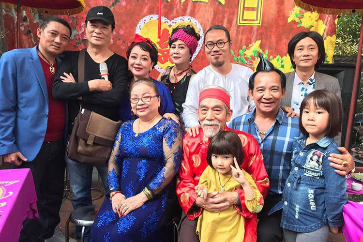 Nghệ sĩ Ngọc Căn tâm sự ông cảm thấy vui và quên đi bệnh tật khi đi đóng phim, gặp gỡ mọi người. Ảnh: FBNV