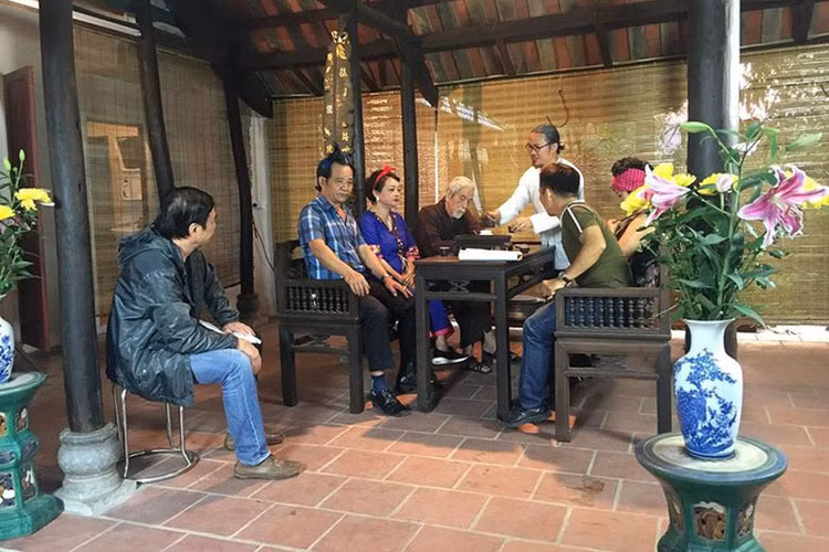 Dù đang mắc ung thư thận giai đoạn cuối nhưng nghệ sĩ Ngọc Căn vẫn đi đóng phim. Mới đây, ông hoàn thành bộ phim hài Tết "Cưới đi kẻo ế". Ảnh: FBNV