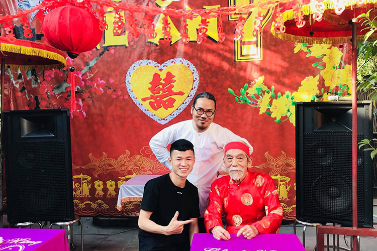 Nghệ sĩ Ngọc Căn cho hay, theo lời bác sĩ, ông sẽ phải nhập viện điều trị từ ngày 28/11 nhưng vì còn đang dở lịch quay phim nên ông dứt khoát quay xong mới nhập viện. Trong phim, nghệ sĩ Ngọc Căn đóng một vai nhỏ. Ảnh: FBNV