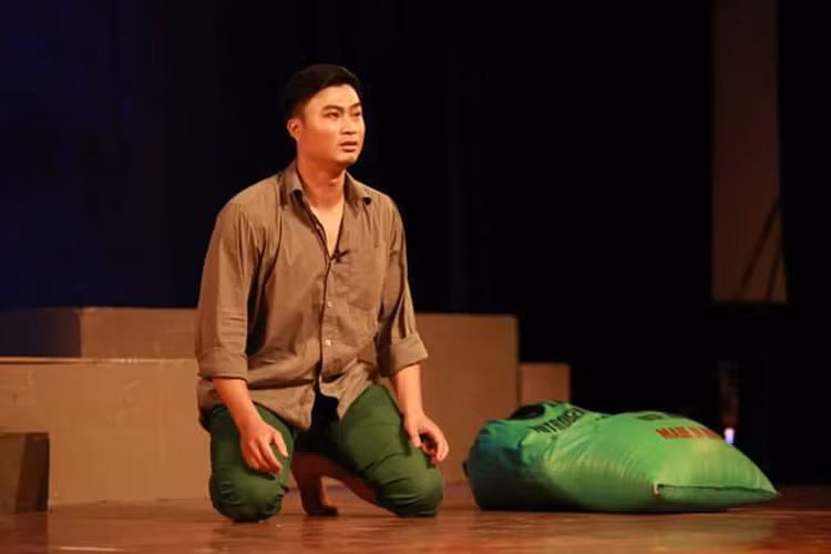 Nam diễn viên phim "Quỳnh búp bê" hiện tập trung cho công việc, tránh xa ồn ào.