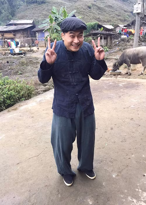 Ngoài đời, Duy Hưng giản dị, hiền lành khác xa tạo hình giang hồ trong các bộ phim như "Người phán xử", "Quỳnh búp bê".