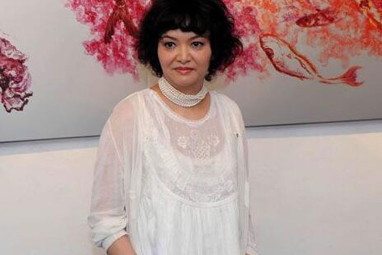 Truyền Nột học vẽ được 2 năm thì thầy giáo qua đời. Sau đó, cô quyết định tự học vẽ và hiện vẫn theo đuổi hội họa. Ảnh: Appledaily