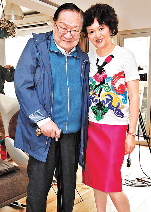 Tra Truyền Nột là con gái của nhà văn Kim Dung. Mẹ của cô là Chu Mai - người vợ thứ hai của Kim Dung. Ảnh: Appledaily