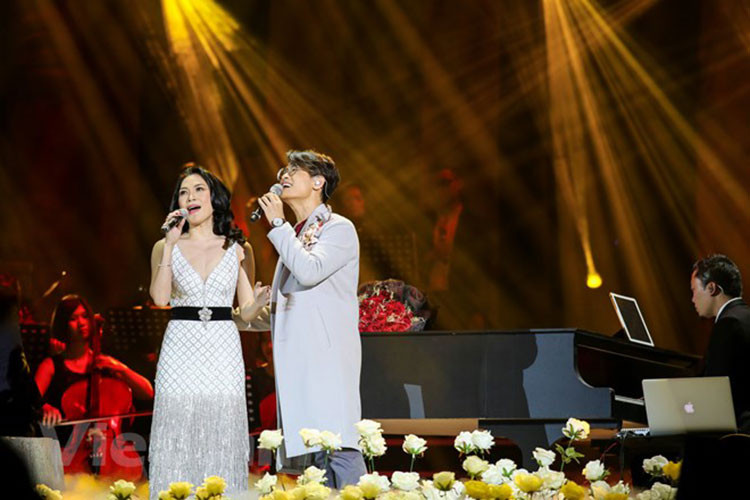 Ngoài Mỹ Tâm, Hà Anh Tuấn còn bị ghép đôi với siêu mẫu Thanh Hằng. Ảnh: Vietnamplus