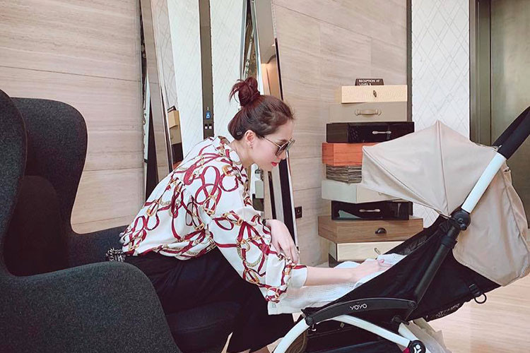 Người đẹp dành thời gian chăm sóc chồng con, thỉnh thoảng mới tham gia sự kiện.