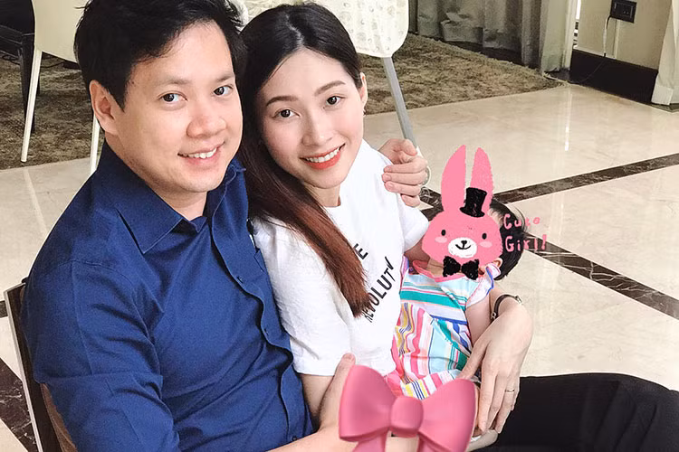 Hạnh phúc thêm viên mãn khi Hoa hậu Đặng Thu Thảo hạ sinh con gái đầu lòng vào tháng 3/2018. Vốn kín tiếng nên người đẹp giấu chuyện mang bầu.