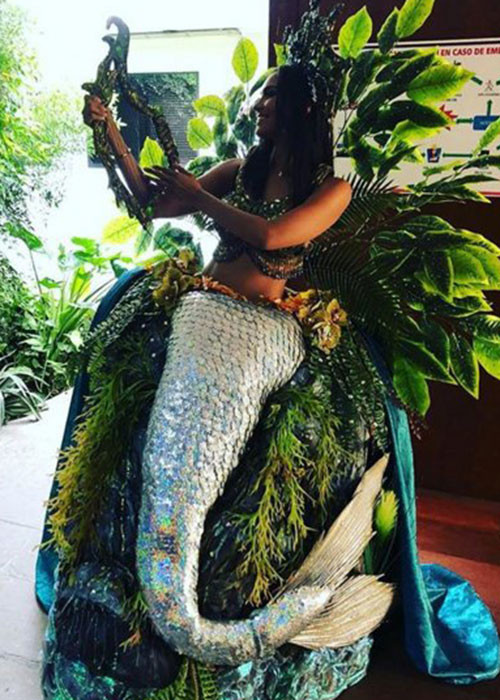 Độc lạ không kém quốc phục của đại diện Việt Nam là trang phục của đại diện Peru.