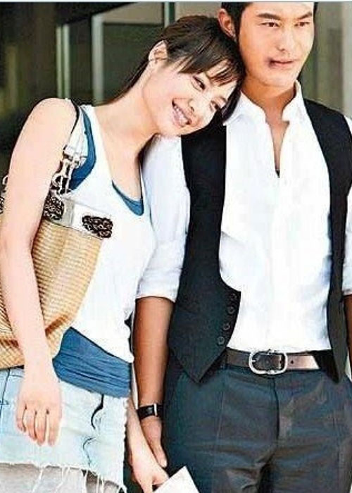 Huỳnh Hiểu Minh từng có thời gian hẹn hò Lý Phi Nhi - nữ diễn viên sinh năm 1987 kém nổi tiếng hơn.