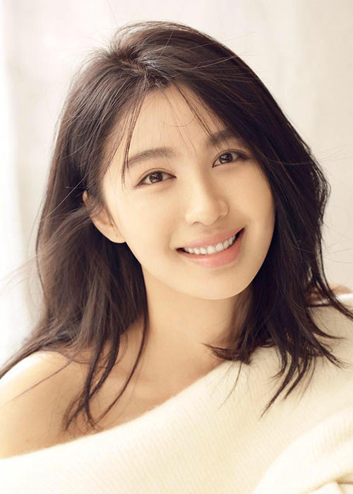 Khi hẹn hò Huỳnh Hiểu Minh, Lý Phi Nhi phát hiện anh còn qua lại với Angelababy nên đề nghị chia tay.