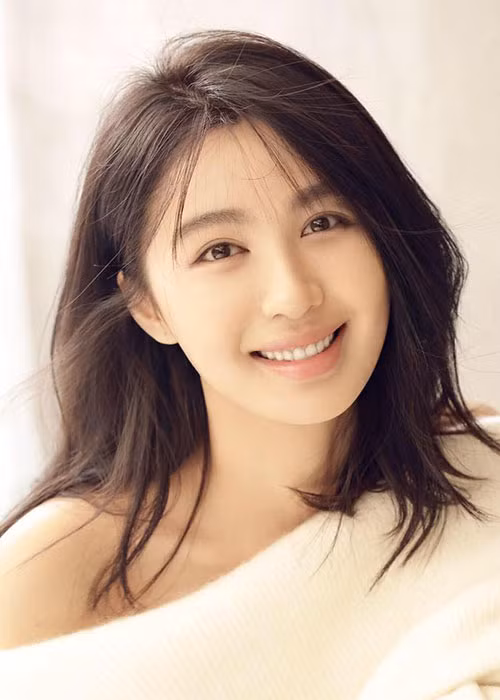 Khi hẹn hò Huỳnh Hiểu Minh, Lý Phi Nhi phát hiện anh còn qua lại với Angelababy nên đề nghị chia tay.