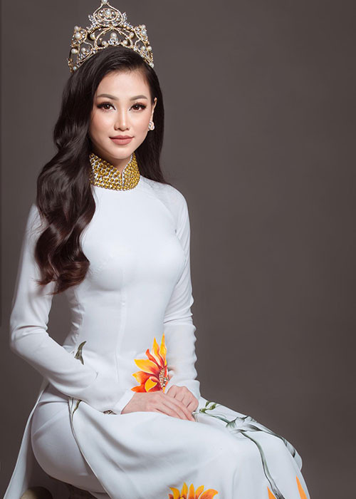 Nhờ chiến thắng tại cuộc thi nhan sắc quốc tế, tên tuổi của Phương Khánh được nhiều khán giả chú ý.