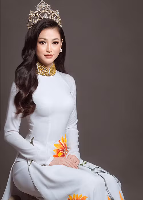 Nhờ chiến thắng tại cuộc thi nhan sắc quốc tế, tên tuổi của Phương Khánh được nhiều khán giả chú ý.