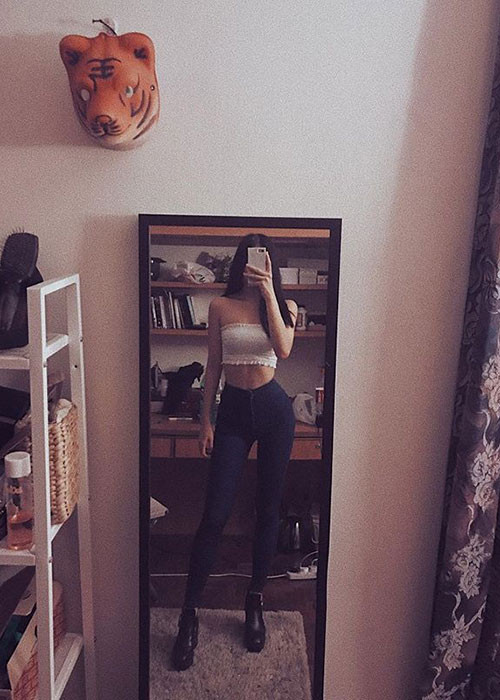 Vòng eo của Phương Khánh thon gọn, săn chắc, không chút mỡ thừa khiến nhiều cô gái ghen tỵ.