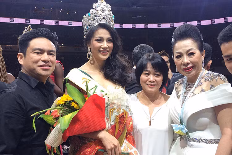 Bộ trang phục dân tộc của NTK Linh San đã giúp Hoa hậu Phương Khánh đoạt giải vàng tại cuộc thi.