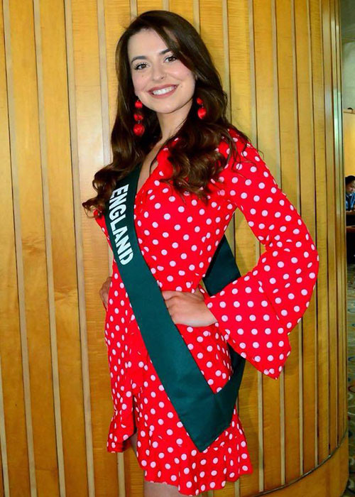 Chiều cao khá khiêm tốn nhưng bù lại đại diện Anh sở hữu nụ cười tỏa nắng.