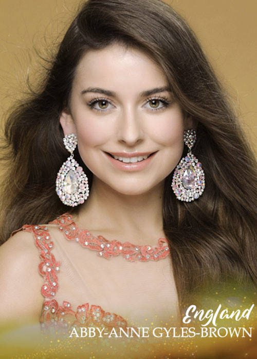 Tại quê nhà, Abbey-Anne hoạt động trong vai trò một người mẫu.