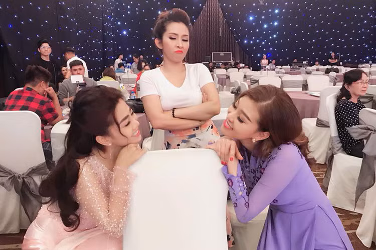 Nữ diễn viên trấn an mọi người tình hình bệnh tình vẫn ổn, đồng thời khẳng định hiện vẫn ưu tiên dưỡng bệnh.