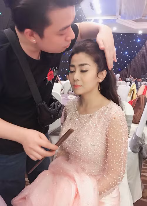 "Đừng ai la, đừng ai trách sao em liều sao em cố gắng quá, sợ em mệt. Nhưng mọi người thông cảm cho em nhé. Đã là công việc, là đam mê thì khi bước lên sân khấu thì chỉ có cháy thôi, lửa nhỏ, lửa to, lửa hiu hiu, lửa nào cũng phải cháy. Đặc biệt giữa bao người yêu thương như thế lại càng thăng hoa, quên hết mệt và đau”, Mai Phương chia sẻ.