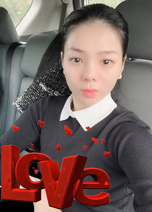 "Giờ ngắm mình trong gương, tôi thấy thoải mái, trẻ trung. Sau này, tôi chẳng phải lo trong người có đồ giả nữa", Lệ Quyên chia sẻ.