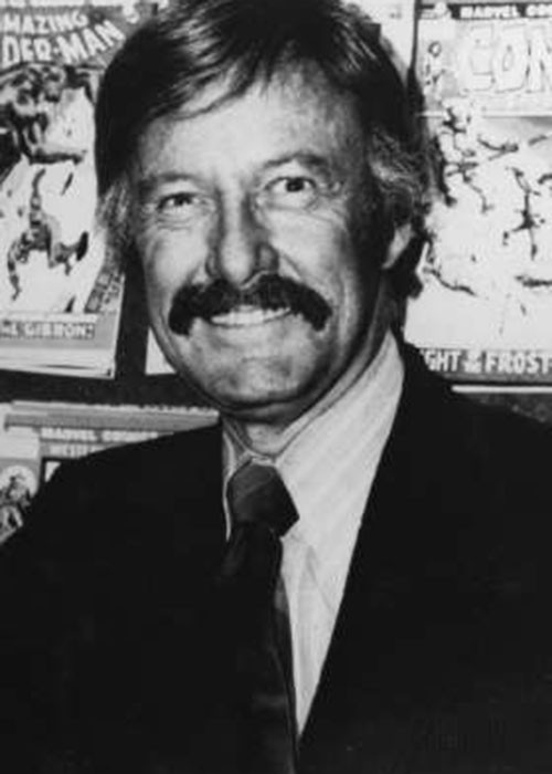 Stan Lee tên thật là Stanley Martin Lieber, sinh ra tại New York, Mỹ. Bố mẹ của ông là người Do Thái di cư từ Romania đến Mỹ. 