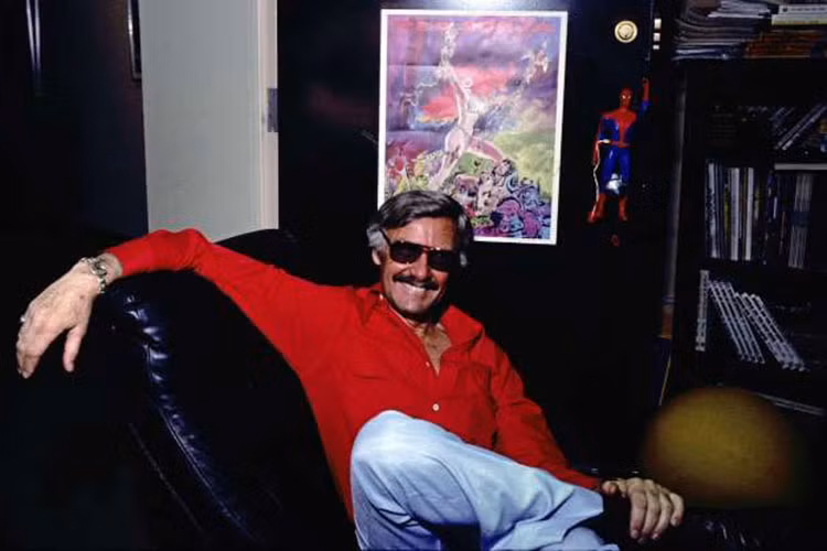 Ở tuổi 16, Stan Lee làm trợ lý tại công ty xuất bản Timely Comics sau này được biết đến dưới cái tên Marvel. Công ty này do Martin Goodman - một họ hàng của Stan Lee sở hữu.